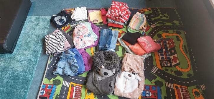 Groot lot/bundel meisjes kleding, maat 104/110 met 2 onesies, Kleding | Dames, Carnavalskleding en Feestkleding, Kleding, Ophalen of Verzenden