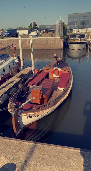 Bateau à moteur