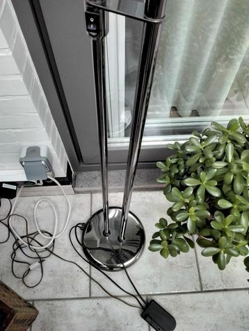 Staan lamp met dimmer en verlichting  en  lees lamp . beschikbaar voor biedingen