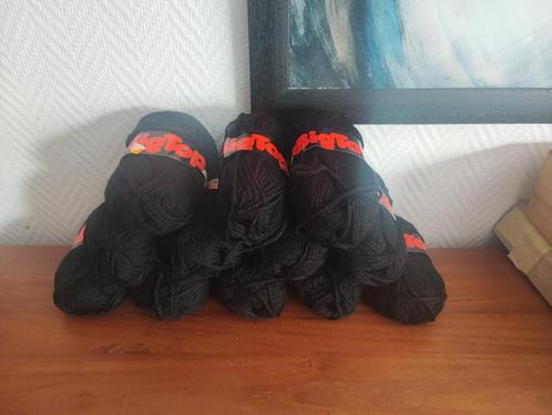 Zwarte Wol, 12 bollen €10 voor het lot, Hobby en Vrije tijd, Breien en Haken, Zo goed als nieuw, Ophalen of Verzenden
