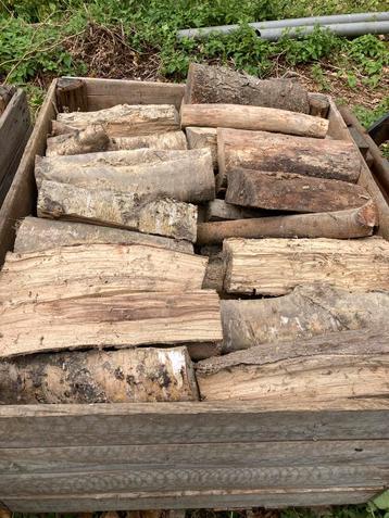 Gemengd gedroogd brandhout beschikbaar voor biedingen