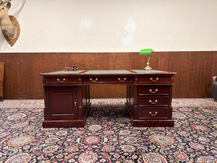 Klassiek Engels Chesterfield Bureau Partnerdesk, Antiek en Kunst, Antiek | Kantoor en Zakelijk, Ophalen of Verzenden