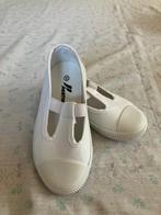 Witte turnpantoffels maat 25, Sport en Fitness, Turnen, Turnschoenen, Ophalen of Verzenden, Wit, Zo goed als nieuw