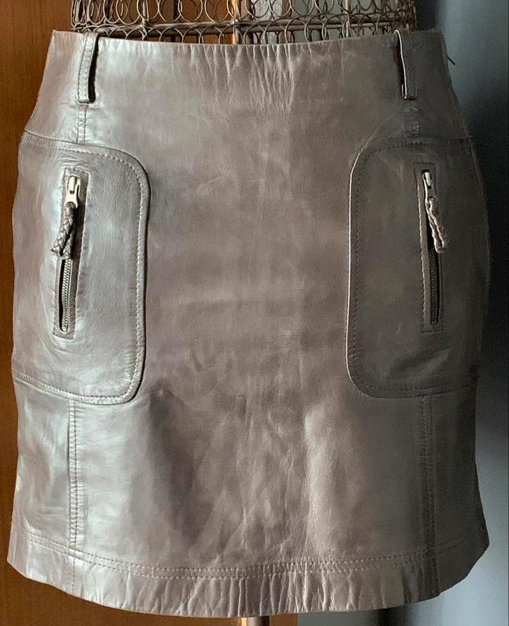 Caroline Biss 36 pittig lederen rokje, Kleding | Dames, Rokken, Zo goed als nieuw, Maat 36 (S), Bruin, Boven de knie, Ophalen of Verzenden
