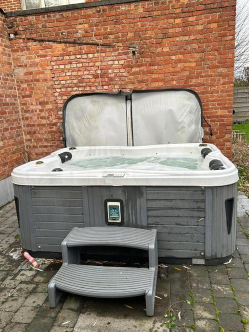 Fonteyn spa renew, Tuin en Terras, Bubbelbaden en Hottubs, Gebruikt, Vast, Afdekzeil, Filter, Pomp, Trap, Inbouw, Ophalen