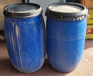 2 water tonnen beschikbaar voor biedingen