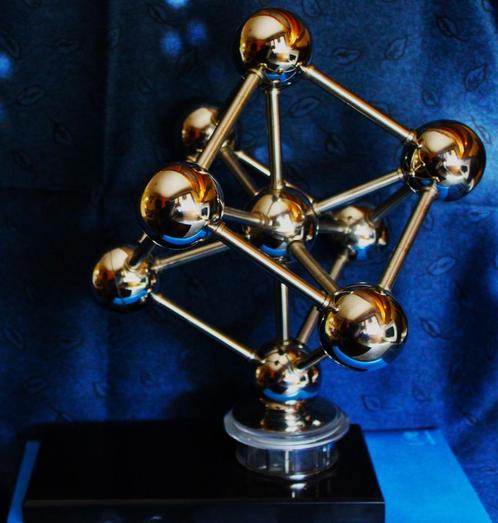 Zeldzame Voorstelling van het Atonium in Verzilverd Metaal., Verzamelen, Retro, Overige typen, Ophalen