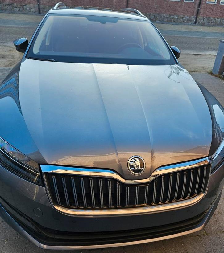 SKODA SUPERB COMBI LOTTE KOPEKCY EDITION 1.5 TSI, Autos, Skoda, Particulier, Superb, Attache-remorque, Automatique, Enlèvement