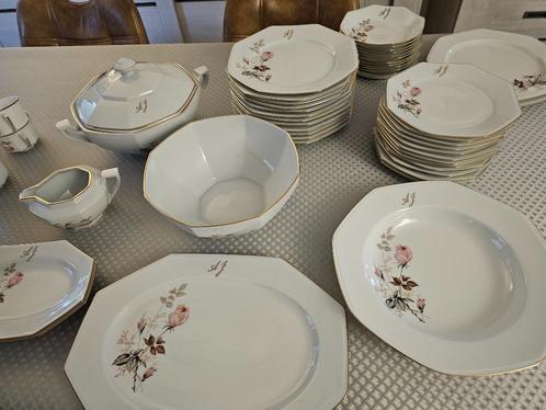 koffie en eetservies 71 delig Limoges France ( porselein ), Huis en Inrichting, Keuken | Servies, Zo goed als nieuw, Compleet servies