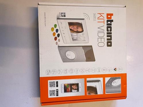 Videofoon bticino, Huis en Inrichting, Deurbellen, Nieuw, Draadloos, Compatibel met smartphone, Ingebouwde camera, Terugspreekfunctie