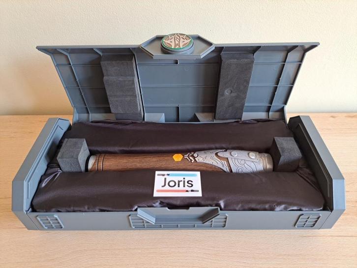 Gungi - Disney Legacy lightsaber, Verzamelen, Star Wars, Zo goed als nieuw, Replica, Ophalen of Verzenden