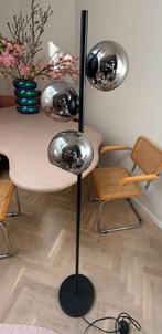 Staande lamp metalen voet met drie glanzende chromen bollen, Ophalen, Nieuw, Glas, 150 tot 200 cm