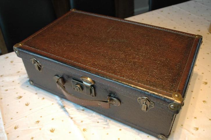 ANTIEKEN DONKER LEDEREN REISKOFFERTJE, Antiek en Kunst, Antiek | Overige Antiek, Ophalen