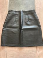 Zwarte minirok van imitatieleer Primark maat 32, Zwart, Ophalen of Verzenden, Maat 34 (XS) of kleiner, Boven de knie