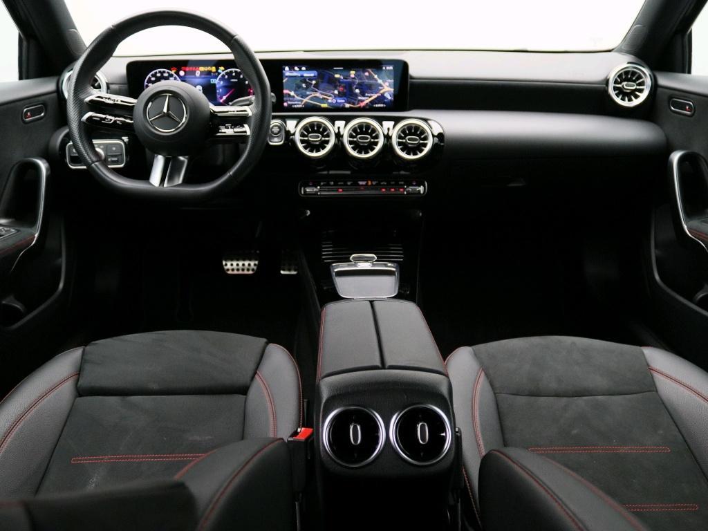 Mercedes-Benz A-Klasse 180 Star Edition + AMG LINE + CARPLAY, Stof, Zwart, 4 cilinders, 136 pk