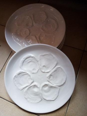 6 assiettes pour huîtres cneuves 22€, Enlèvement, Comme neuf, Uni, Assiettes(s)