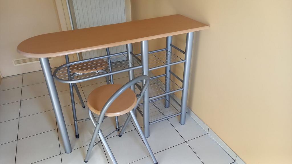 Bartafel met twee krukjes, Ophalen, Zo goed als nieuw