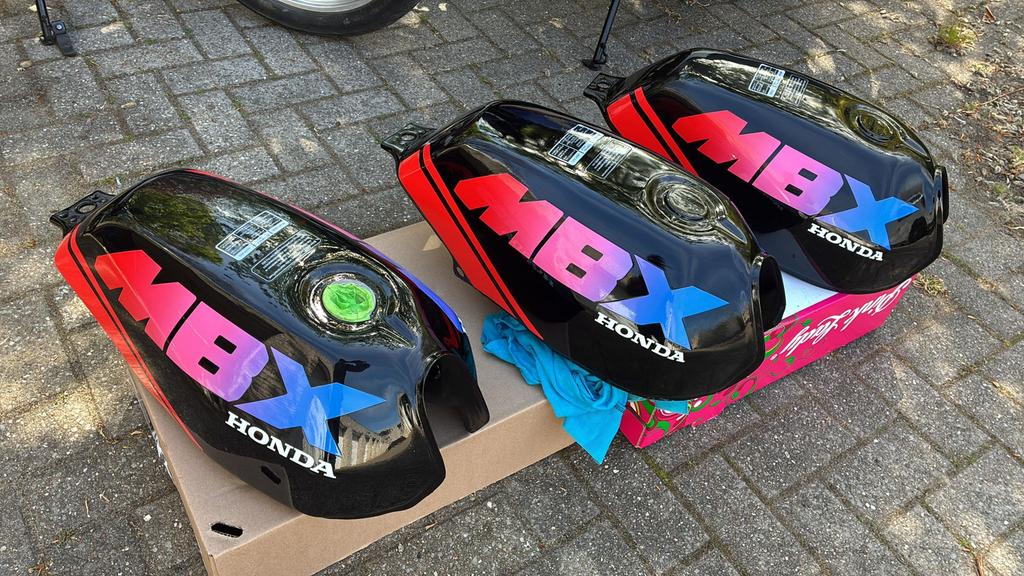 Honda mbx regenboogtanks, Fietsen en Brommers, Brommeronderdelen | Algemeen, Ophalen, Zo goed als nieuw, Tank