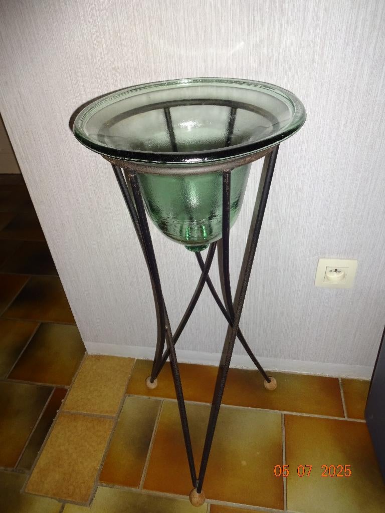 Plantenstaander met stolp, Ophalen