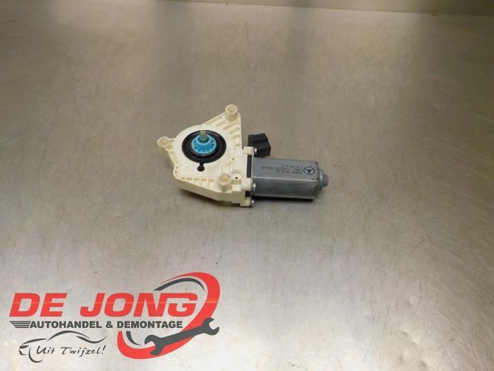 Moteur de vitre portière d'un Mercedes B-Klasse, Autos : Pièces & Accessoires, Carrosserie & Tôlerie, Mercedes-Benz, Utilisé, 3 mois de garantie