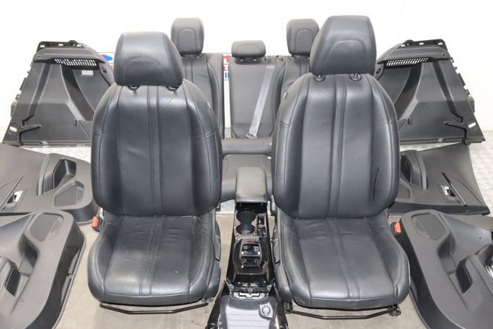 Kit revêtement (complet) d'un Peugeot 2008 (2008 19-), Autos : Pièces & Accessoires, Utilisé, -, Peugeot, -