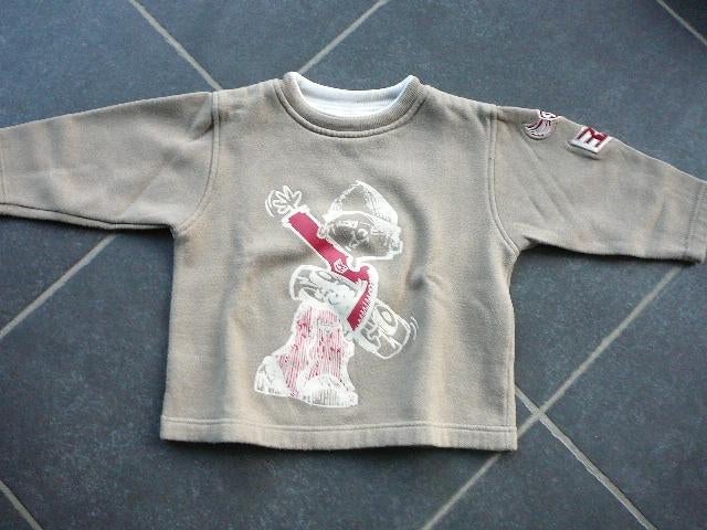 beige trui met een skater, Kinderen en Baby's, Kinderkleding | Maat 98, Ophalen of Verzenden, Gebruikt, Jongen, Trui of Vest