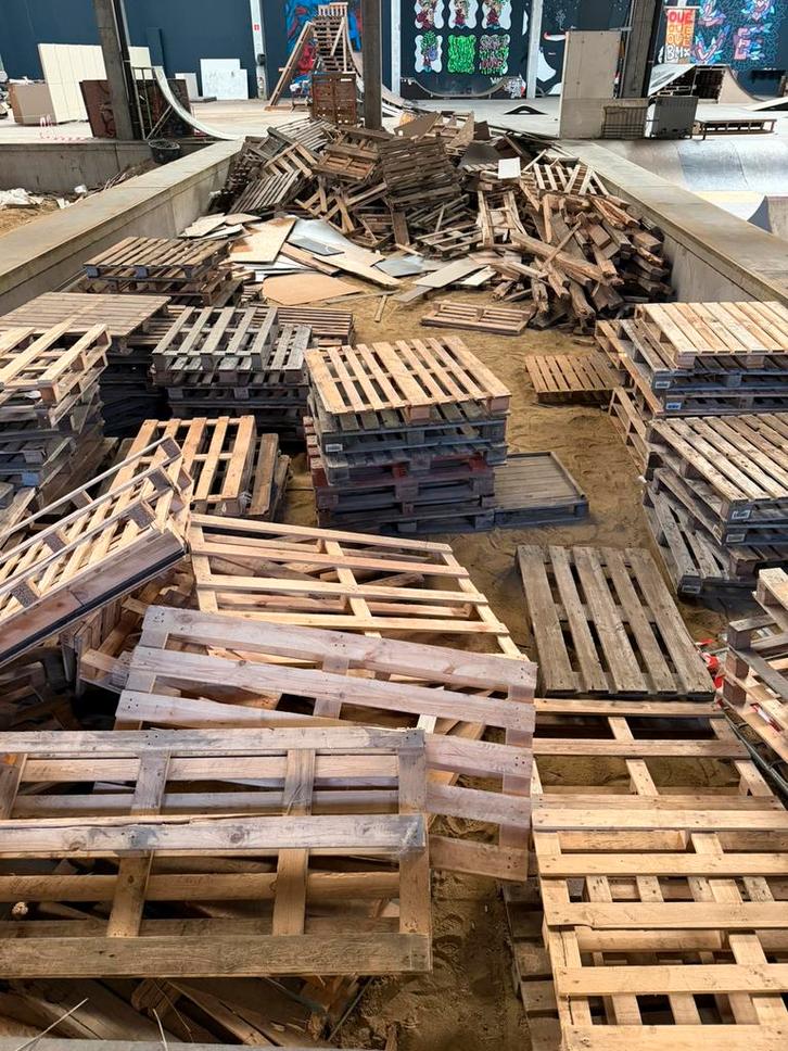 GRATIS HOUT : PALETTEN BALKEN PLATEN, Bricolage & Construction, Bois & Planches, Comme neuf, Enlèvement