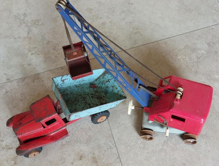 Vintage blikken speelgoed: kipwagen en kraan, Verzamelen, Retro, Ophalen of Verzenden