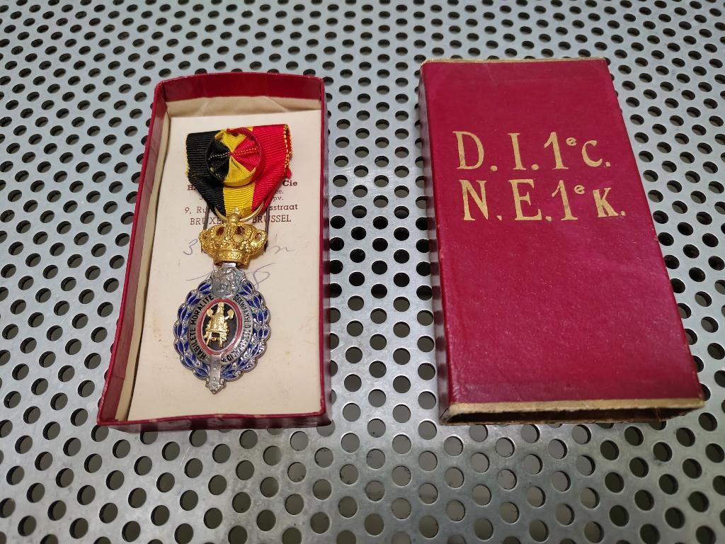 Badge industriel belge 1958 Walravens Bruxelles, Timbres & Monnaies, Pièces & Médailles, Enlèvement ou Envoi