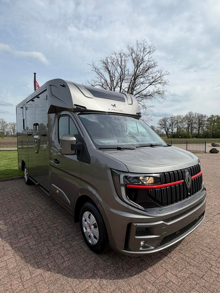 Nieuw! Luxe Renault Ameline paardencamionette! 2026!, Animaux & Accessoires, Chevaux & Poneys | Semi-remorques & Remorques, Enlèvement
