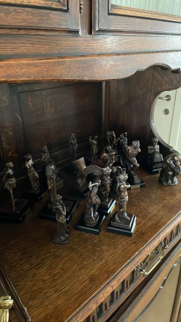 Bronzen beeldjes “bieden naar waarde aub”, Antiquités & Art, Enlèvement