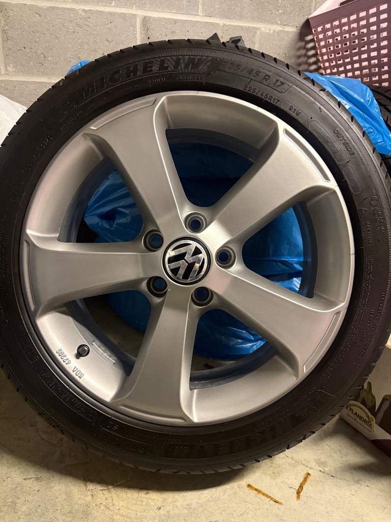 Jantes 5x112 R17  Volkswagen d'origine, Autos : Pièces & Accessoires, Véhicule de tourisme, Pneus été, 17 pouces, Enlèvement