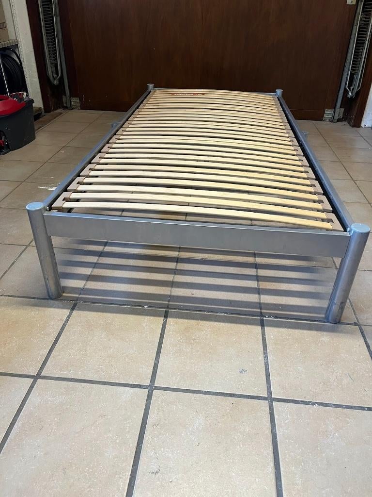 metalen eenpersoonsbed met lattenbodem, Ophalen, Gebruikt, 90 cm, Eenpersoons