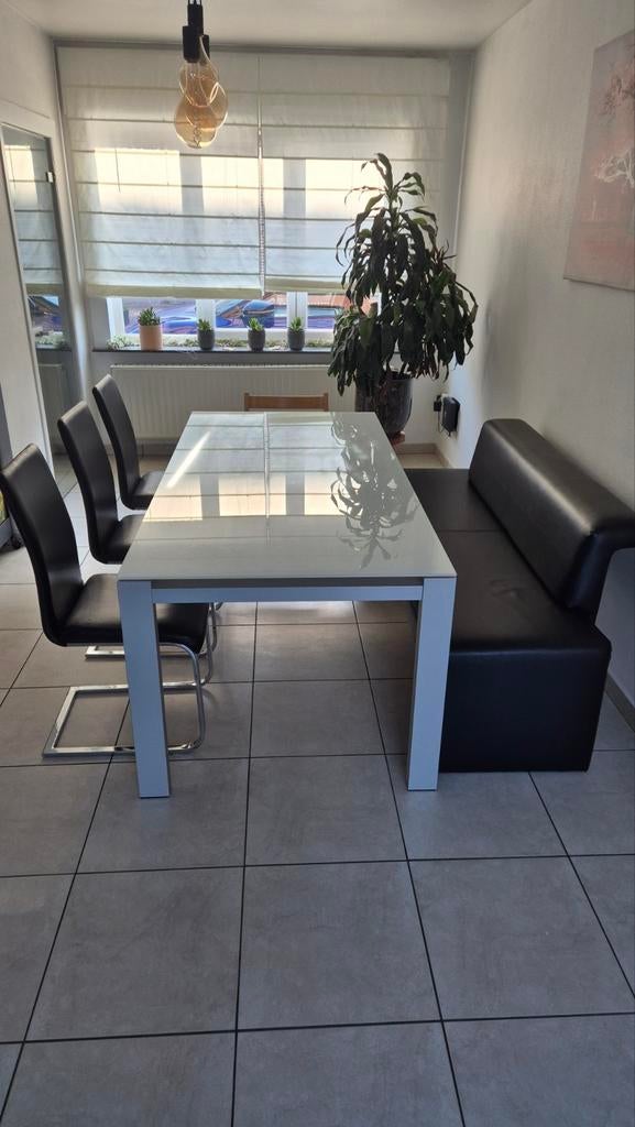 Tafel glas/alu + 3 stoelen & bank, Ophalen, Zo goed als nieuw, Modern, 4 tot 6 stoelen