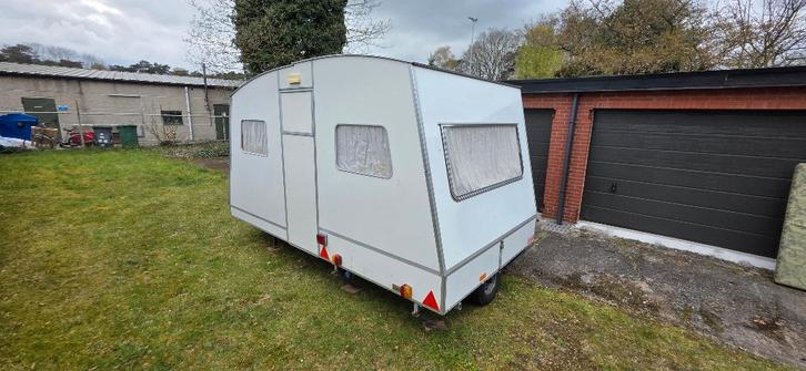 Rapido confort, Caravanes & Camping, Caravanes, Particulier, jusqu'à 4, jusqu'à 500 kg, Autre, Rapido, Coin salon convertible