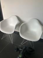 Moderne witte stoelen, Huis en Inrichting, Stoelen, Ophalen, Kunststof, Twee, Wit