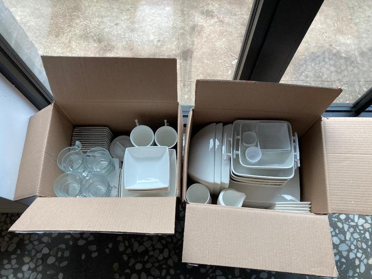 Servies BonBistro Serviesset 82-delig Yong Squito - vierkant, Maison & Meubles, Cuisine | Vaisselle, Utilisé, Service complet