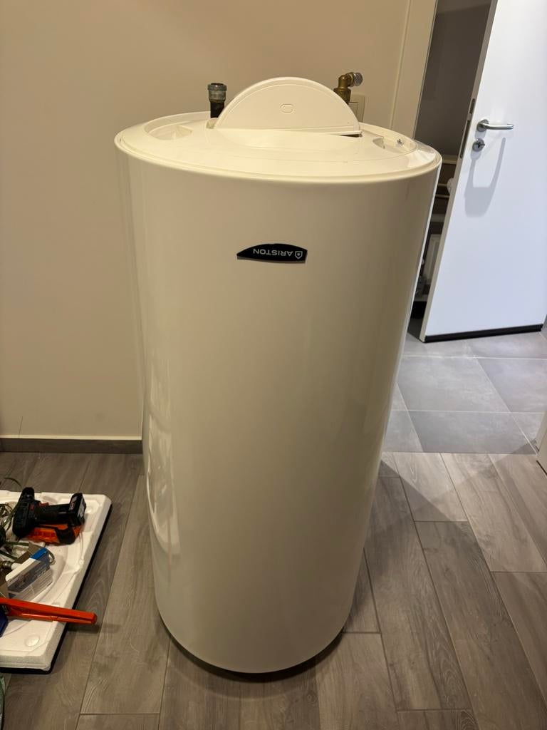 Boiler Ariston 200litres, Bricolage & Construction, Chauffe-eau & Boilers, Chauffe-eau, Protection de température de retour (RTS)