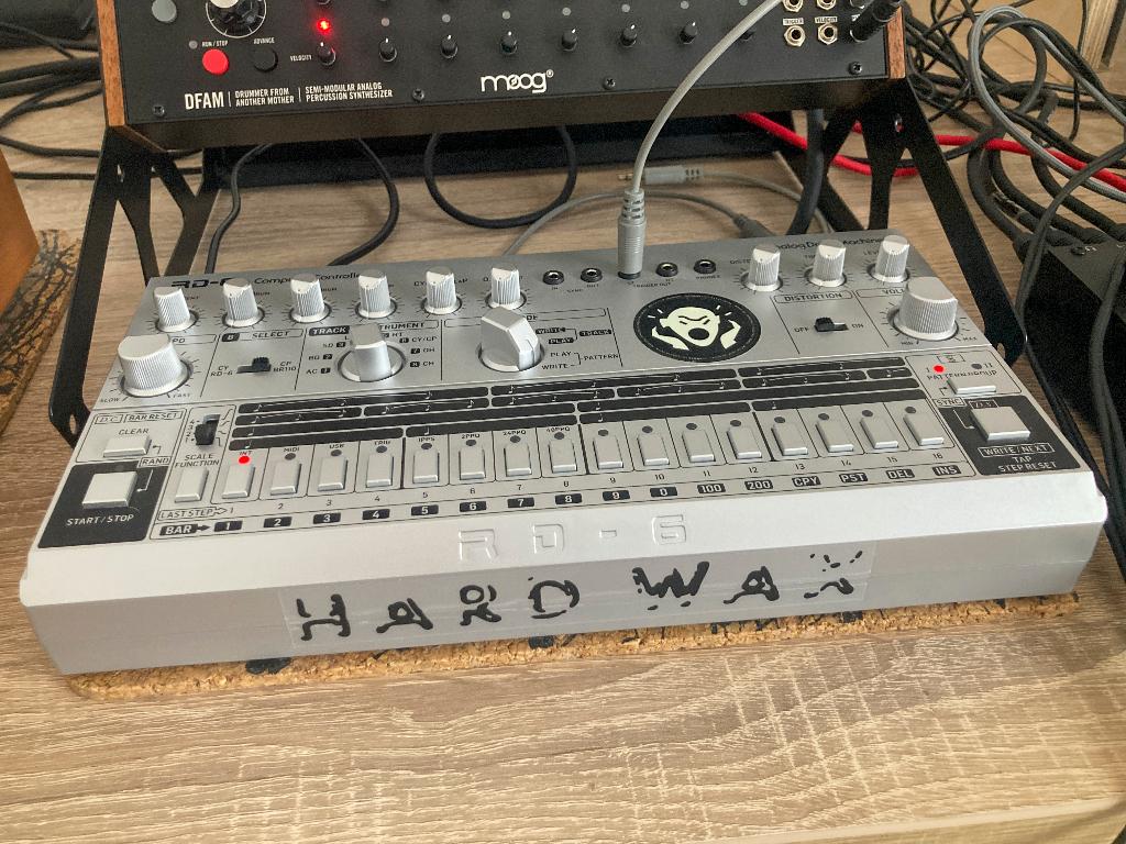 Behringer RD-6 Drumcomputer + GRATIS Speaker Stands, Ophalen