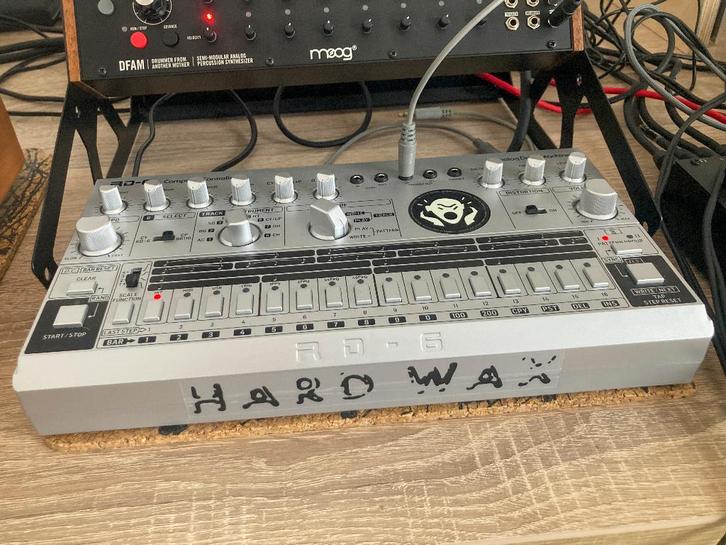 Boîte à rythmes Behringer RD-6, Musique & Instruments, Équipement Midi, Enlèvement