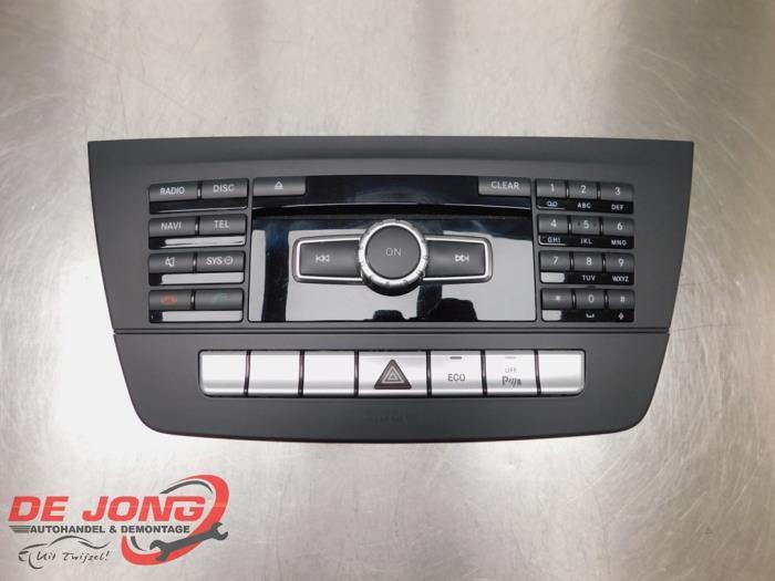 Système navigation d'un Mercedes C-Klasse, Autos : Pièces & Accessoires, Électronique & Câbles, Mercedes-Benz, Utilisé, 3 mois de garantie
