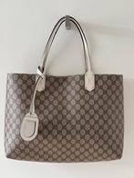 GUCCI draagtas ivoor (crème) kleur  / GG omkeerbaar, Handtassen en Accessoires, Tassen | Damestassen, Ophalen of Verzenden, Zo goed als nieuw
