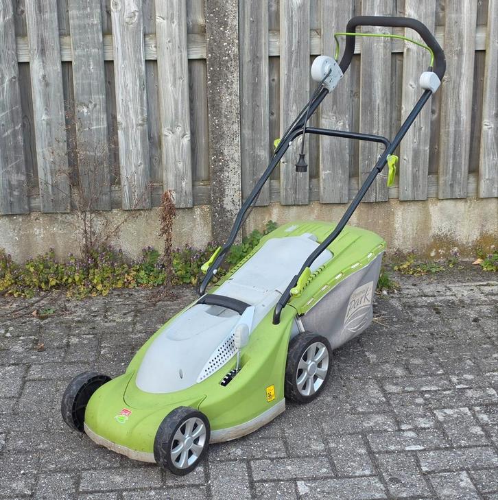 Grasmachine, Jardin & Terrasse, Tondeuses à gazon, Utilisé, Tondeuses à gazon électriques, Démarrage électrique, Sac de ramassage