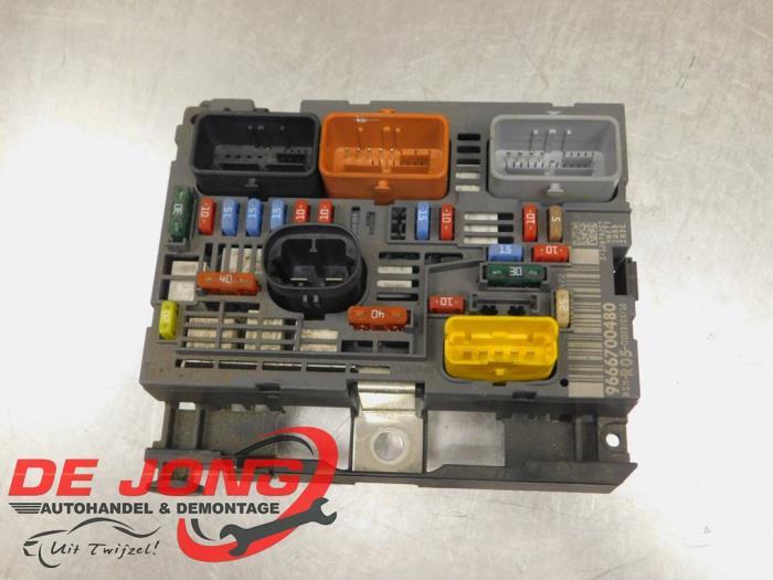 Boîte à fusibles d'un Peugeot 308, Autos : Pièces & Accessoires, -, 3 mois de garantie, Utilisé, -
