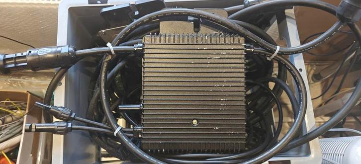 2x Micro-onduleurs solaires 300W Technaxx – Comme neufs, Bricolage & Construction, Panneaux solaires & Accessoires, Comme neuf