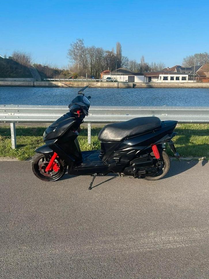 Scooter a klasse Sym Orbit 3, Vélos & Vélomoteurs, Scooters | SYM, Comme neuf, Orbit, Classe A (25 km/h), Essence, Enlèvement