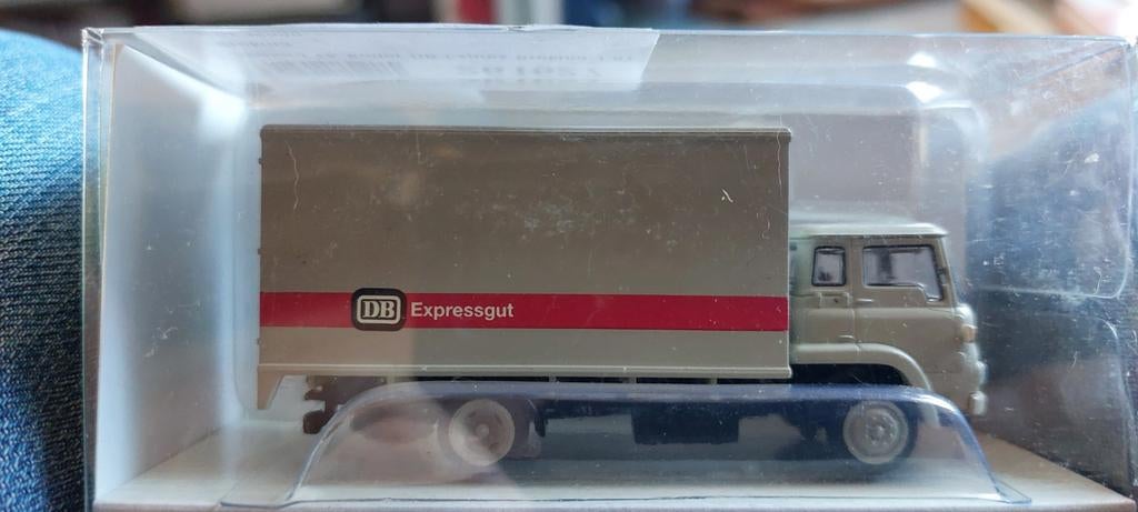 H0LK 0305 DIFFÉRENTS BEDFORDS 1/87, Enlèvement ou Envoi, Neuf, Bus ou Camion, Brekina