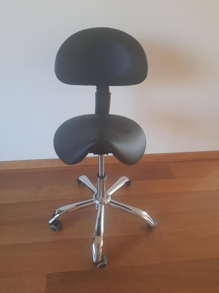 Ergonomische kruk met rugleuning zwarte kleur, Enlèvement, Réglable en hauteur, Comme neuf