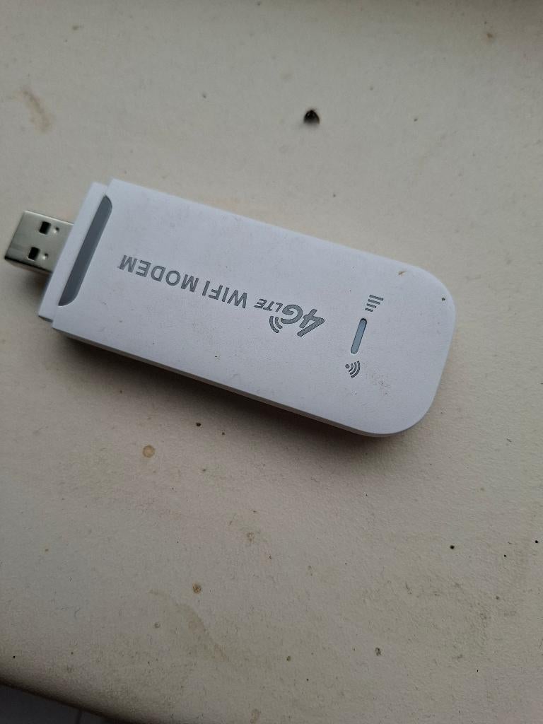 4G Dongle + wifi dongle, Computers en Software, Routers en Modems, Ophalen, Gebruikt, Router met modem