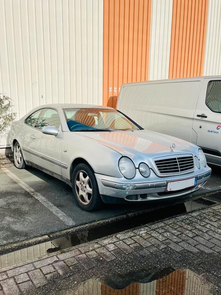 Mercedes clk 2litres essence 2000, Autos, Mercedes-Benz, Particulier, CLK, Essence, Blanc, Enlèvement